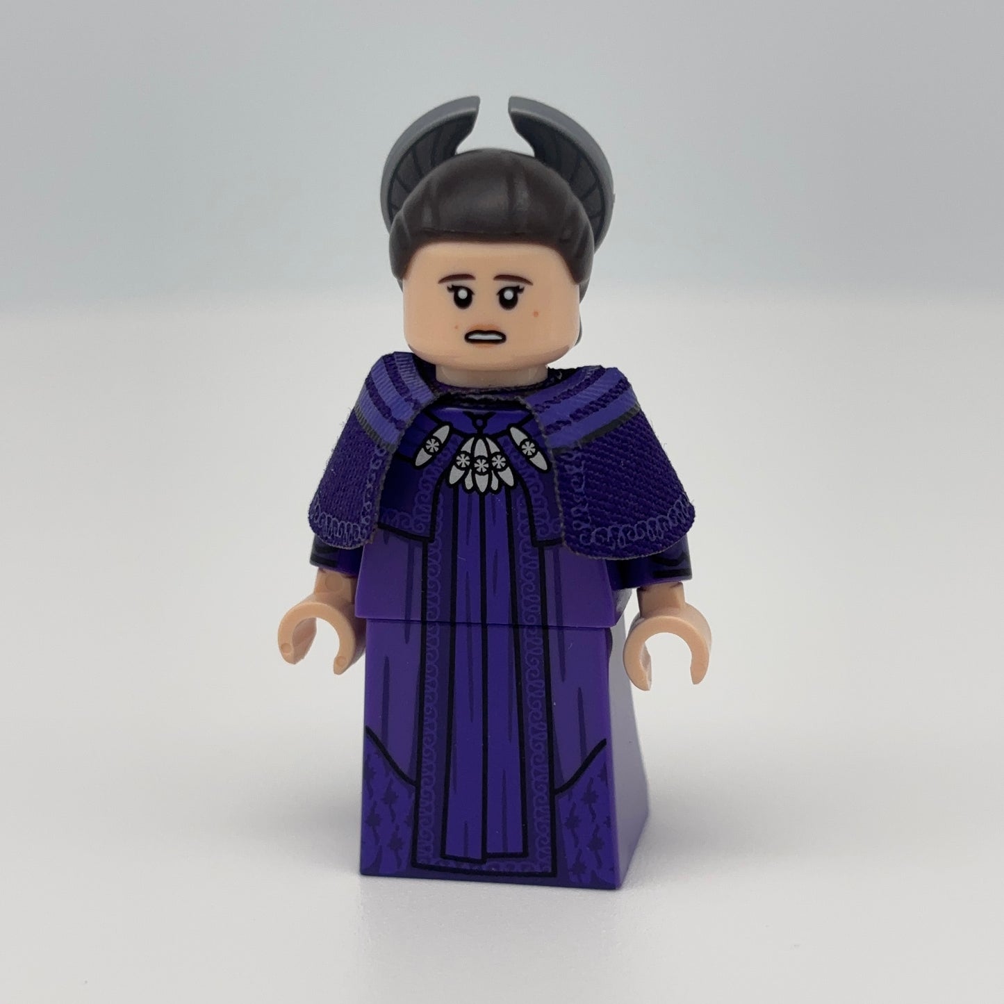 Padme (Thunderous Senator) - LEGO Custom Minifigure (PTC)